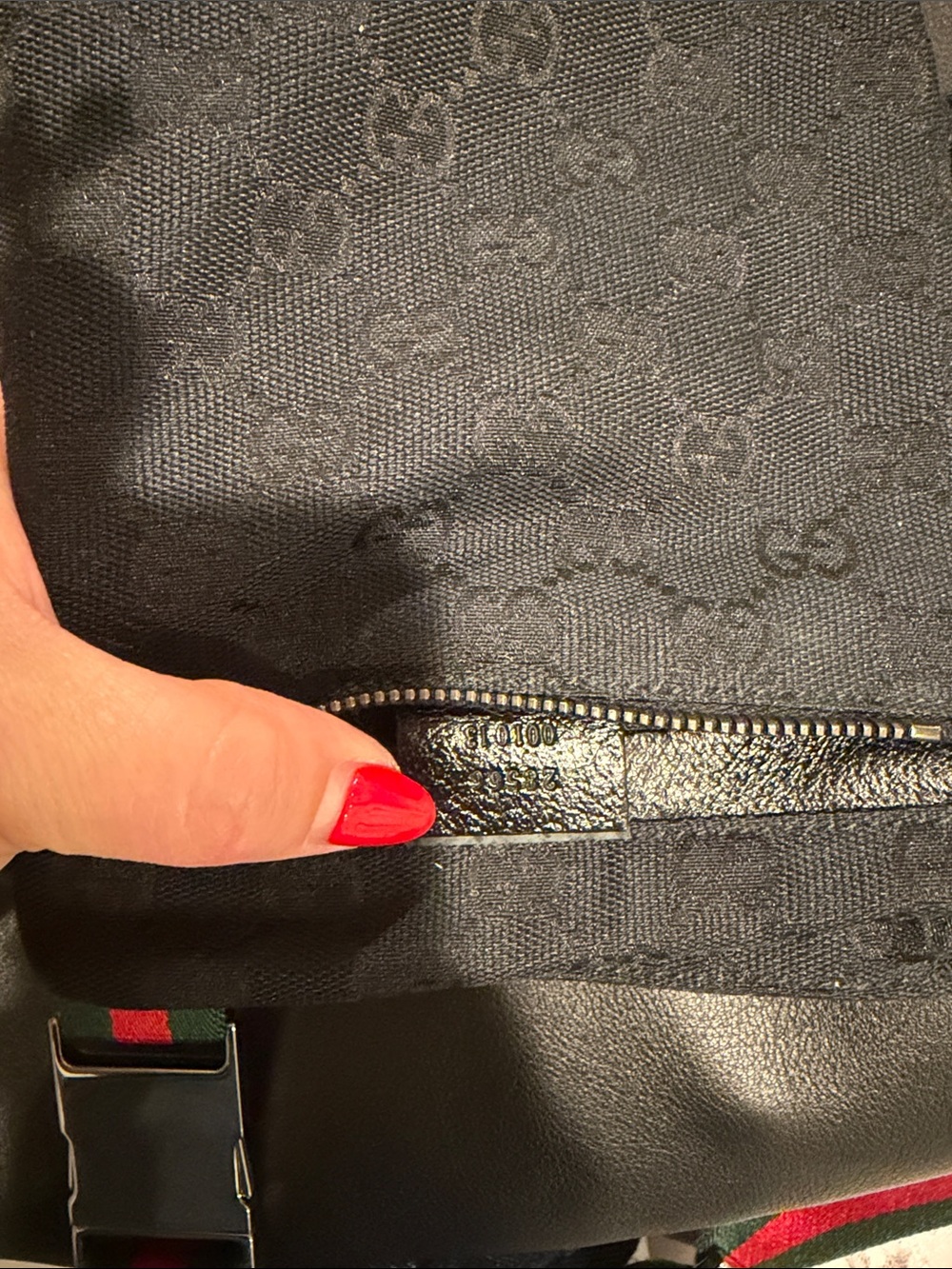 Authentic Gucci black belt bag with green and red belt and chrome hardware - Picture 12 of 14